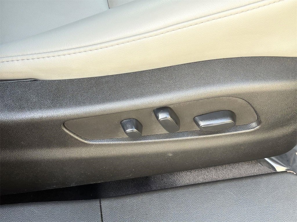 Certified 2023 Cadillac XT4 Premium Luxury image 33