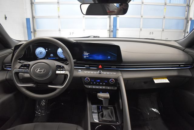 Used 2025 Hyundai Elantra SEL FWD image 5
