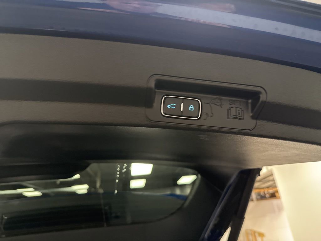 Used 2023 Ford Explorer Limited image 36