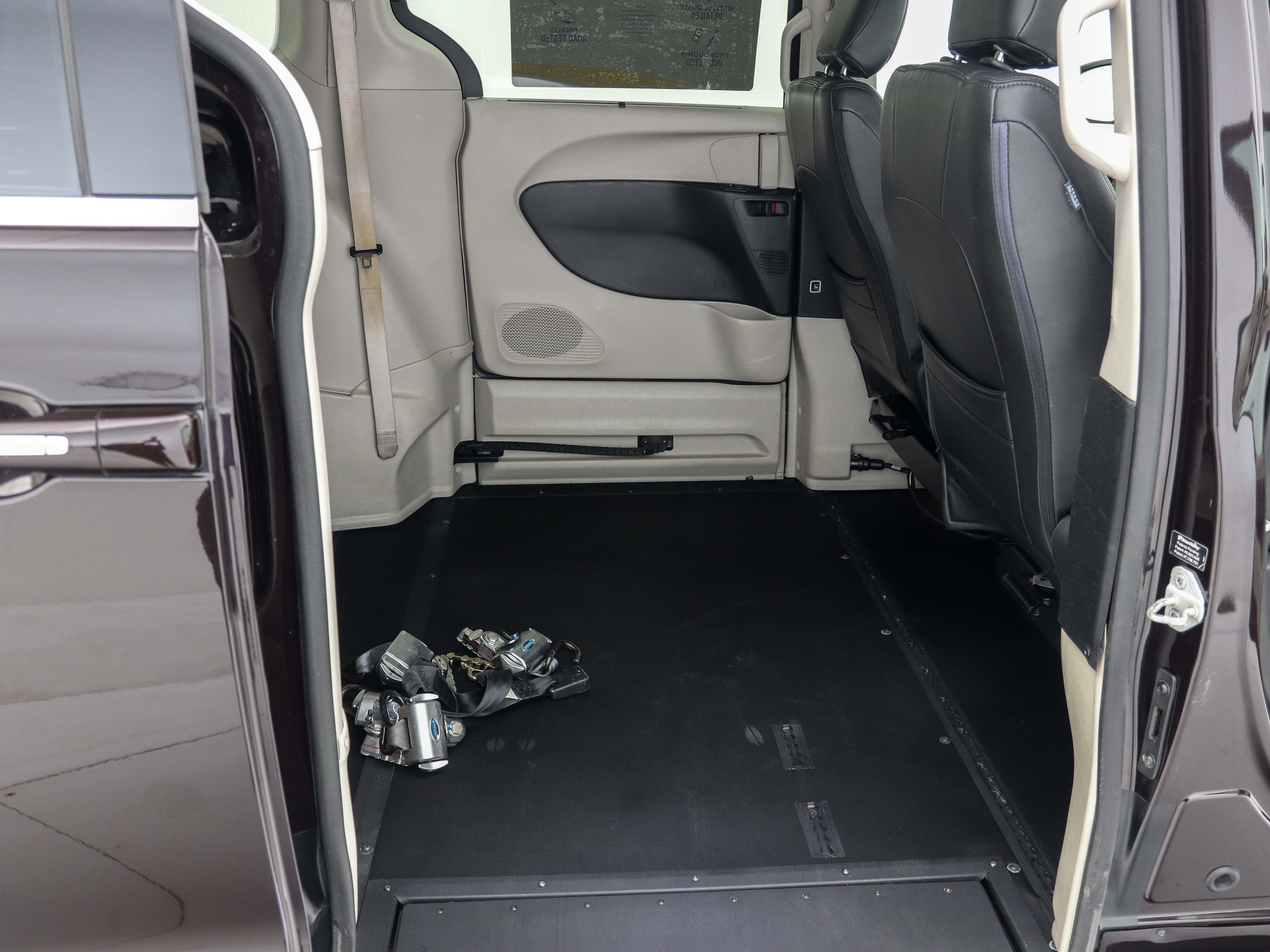 Used 2018 Chrysler Pacifica Touring Plus image 15