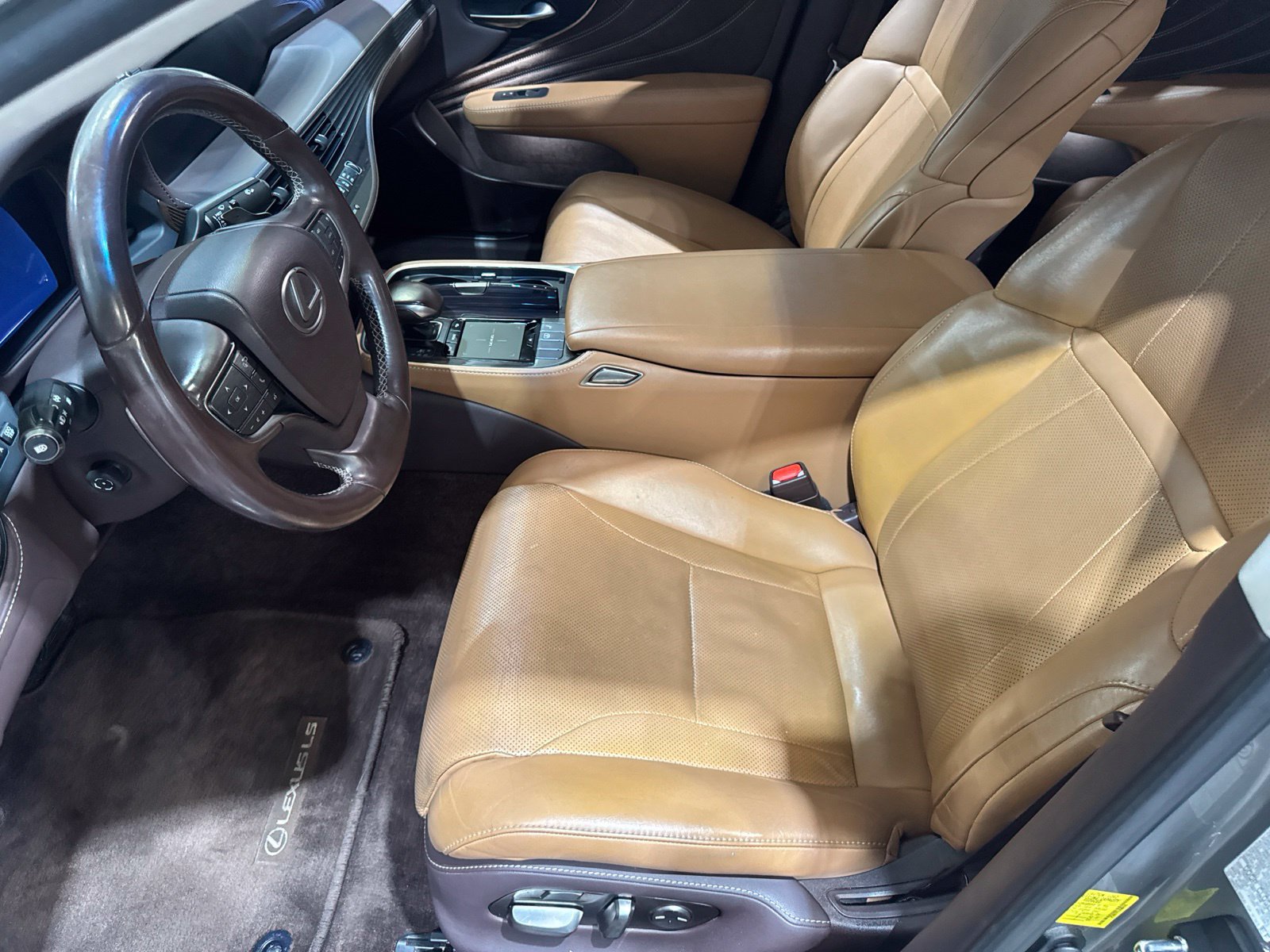 Used 2018 Lexus LS 500 w/ Accessory Package (Z2) RWD image 15