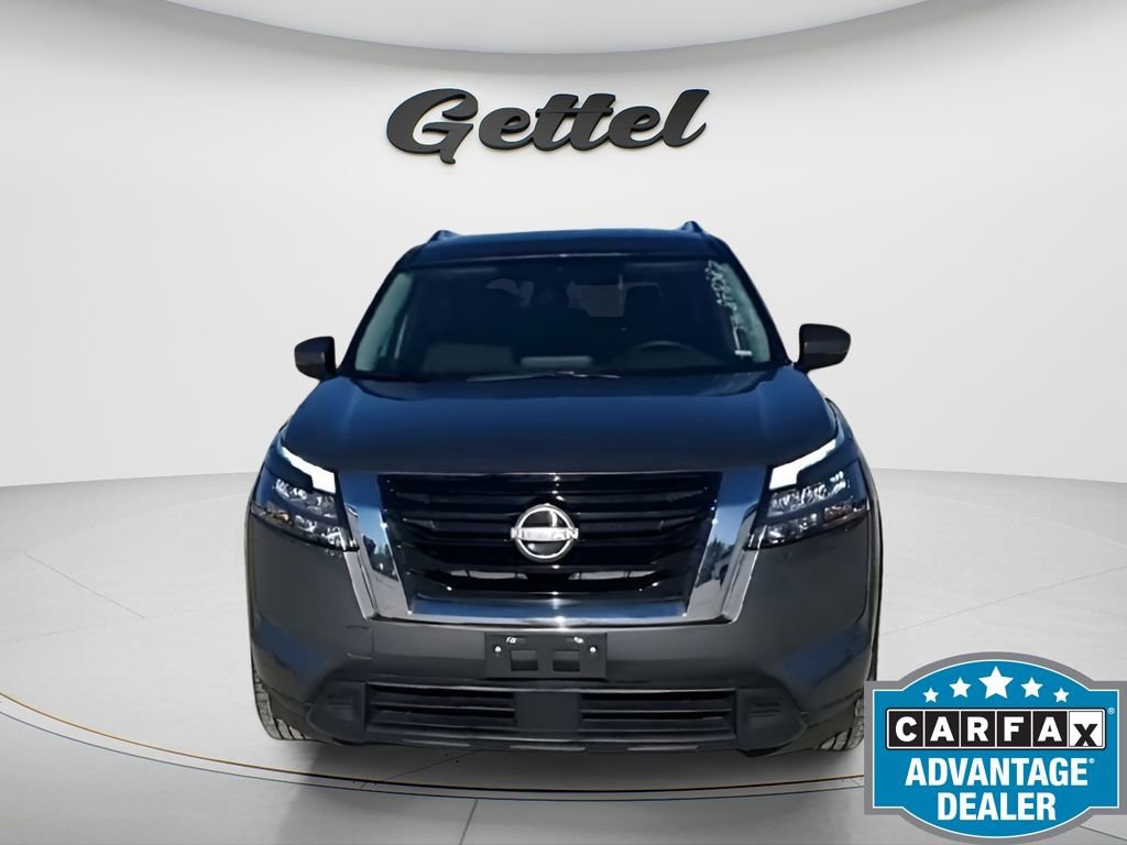 Used 2025 Nissan Pathfinder SV image 3