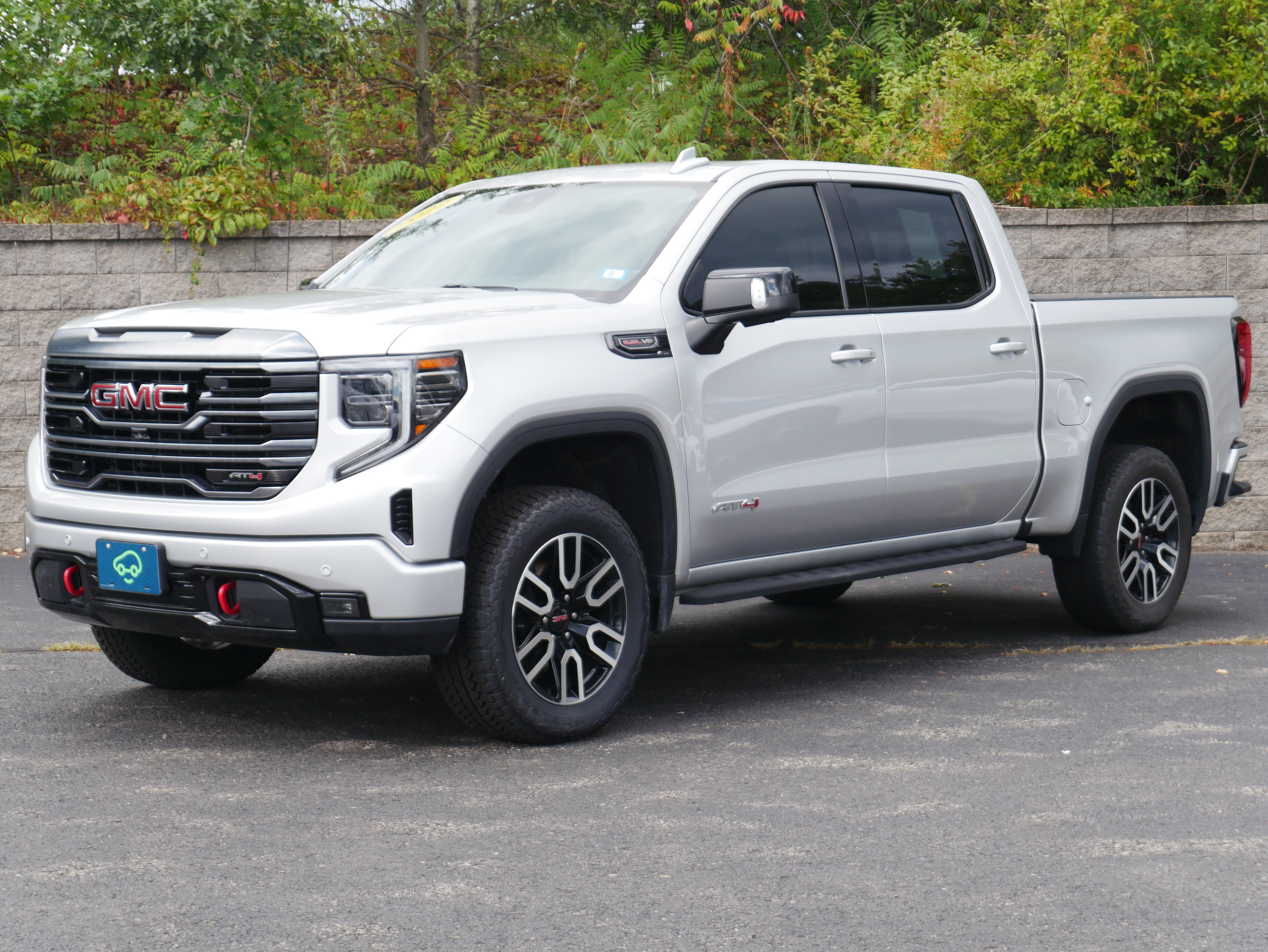 Certified 2022 GMC Sierra 1500 AT4 w/ AT4 Premium Package AWD/4WD image 1