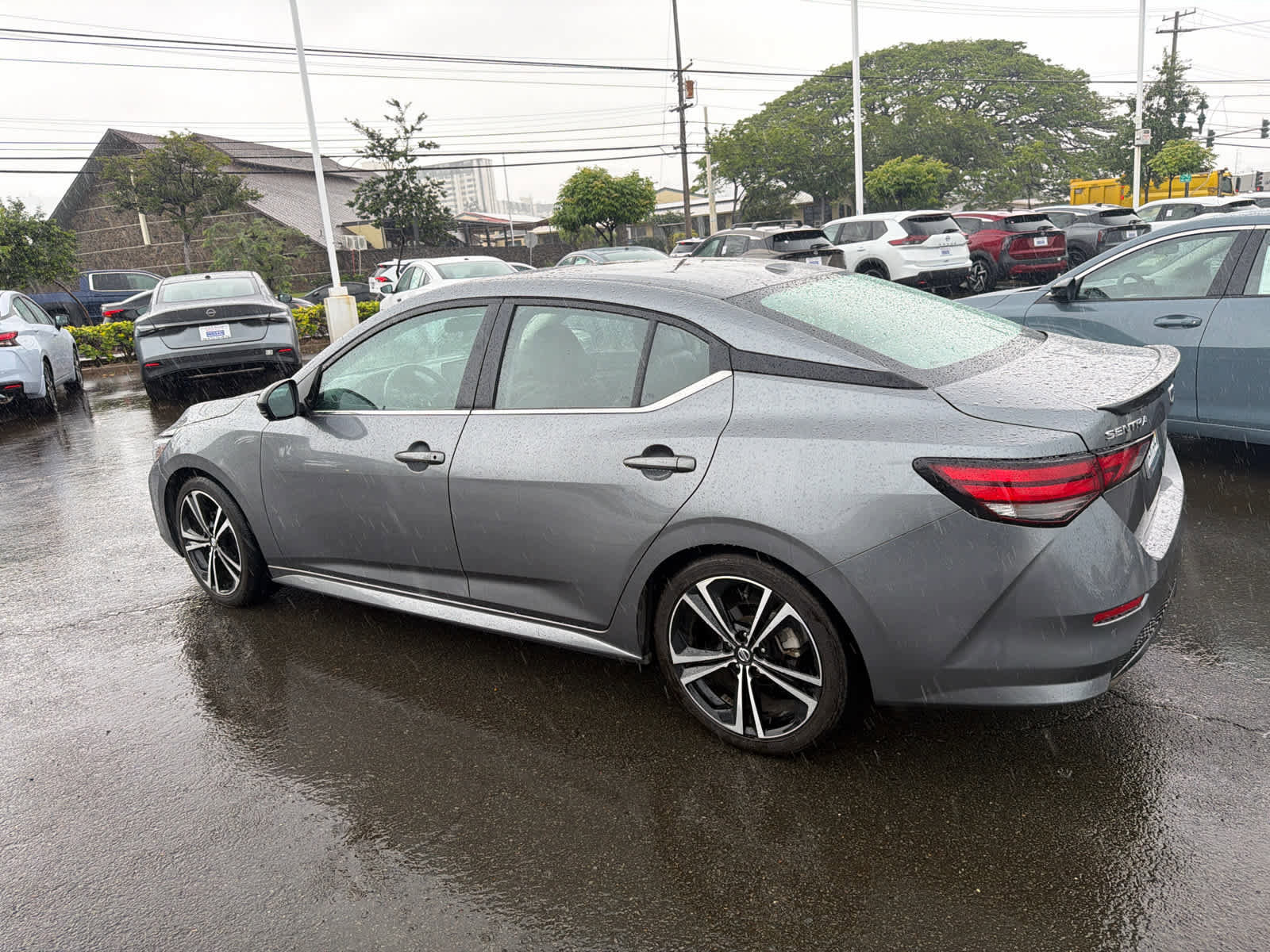 Used 2022 Nissan Sentra SR w/ SR Premium Package FWD image 4