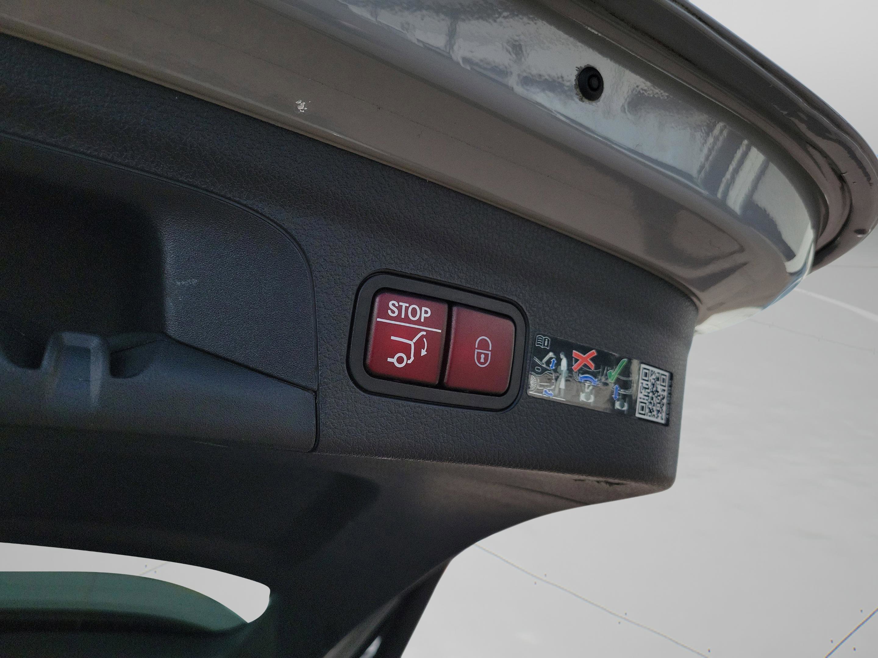 Used 2025 Mercedes-Benz GLE 450e 4MATIC image 10