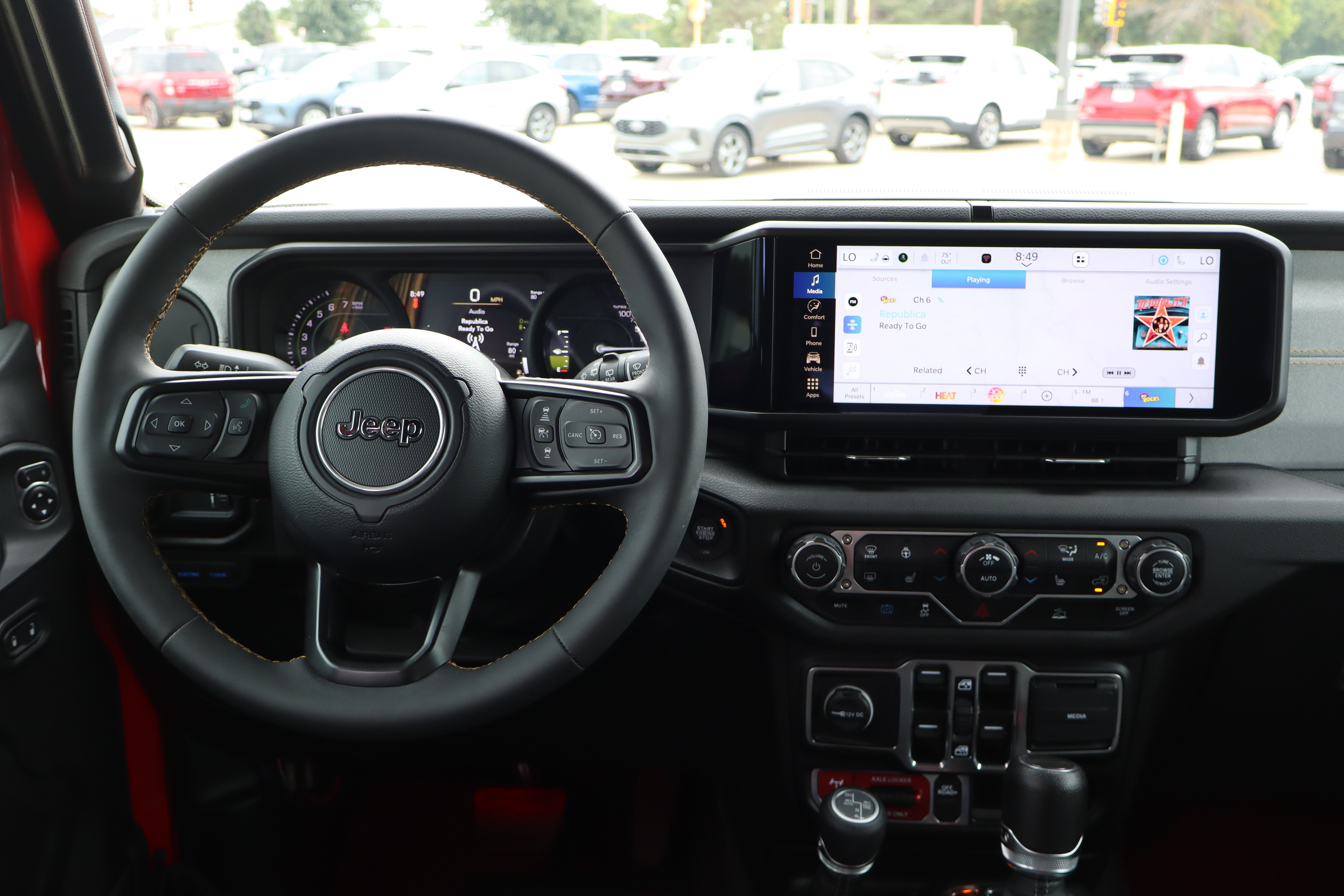 Used 2024 Jeep Wrangler Unlimited AWD/4WD image 14