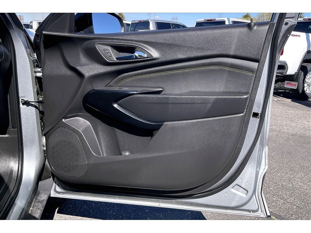 Used 2025 Chevrolet Trax ACTIV w/ Driver Confidence Package FWD image 26