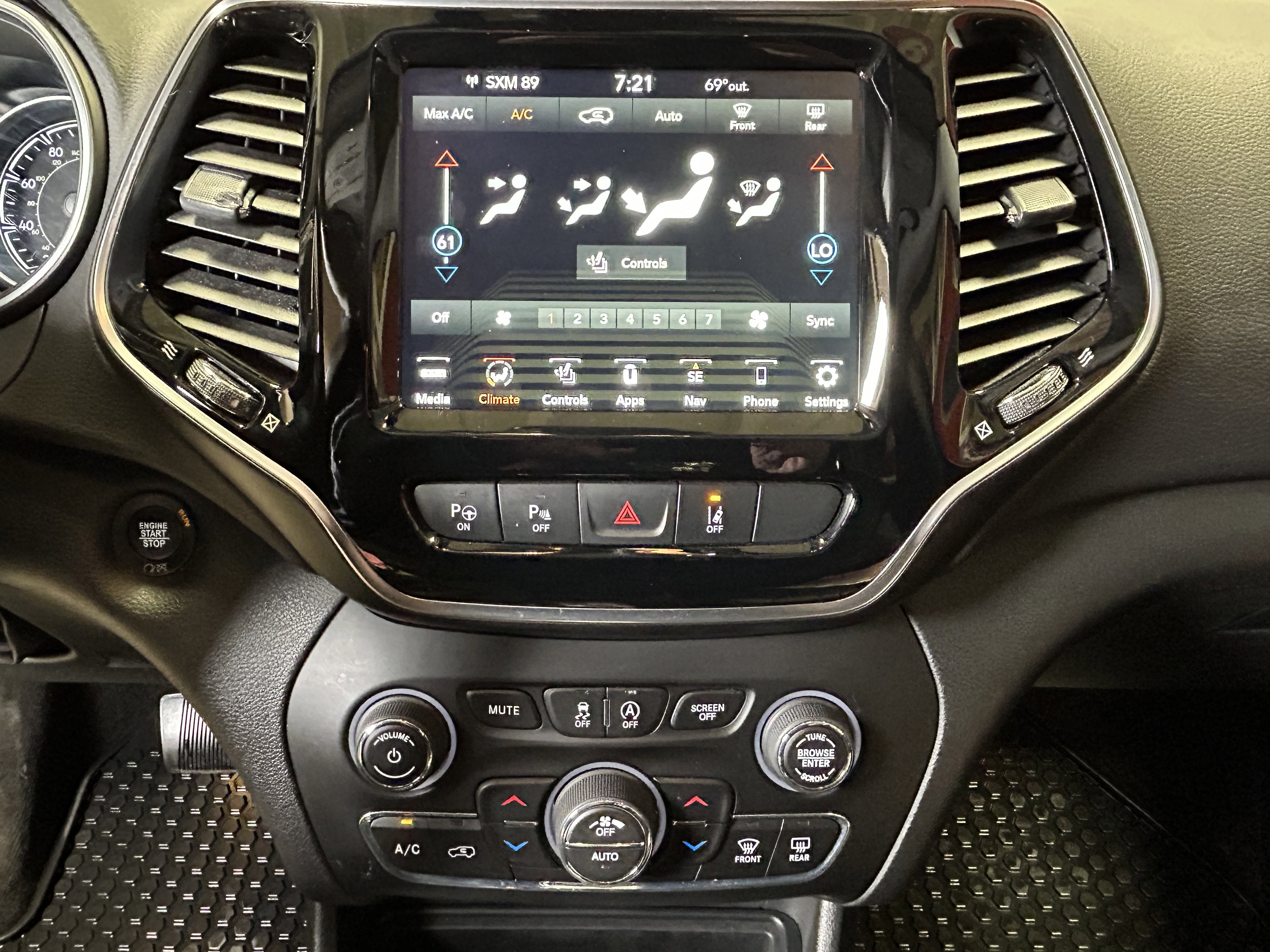 Used 2019 Jeep Cherokee Limited w/ Luxury Group image 23