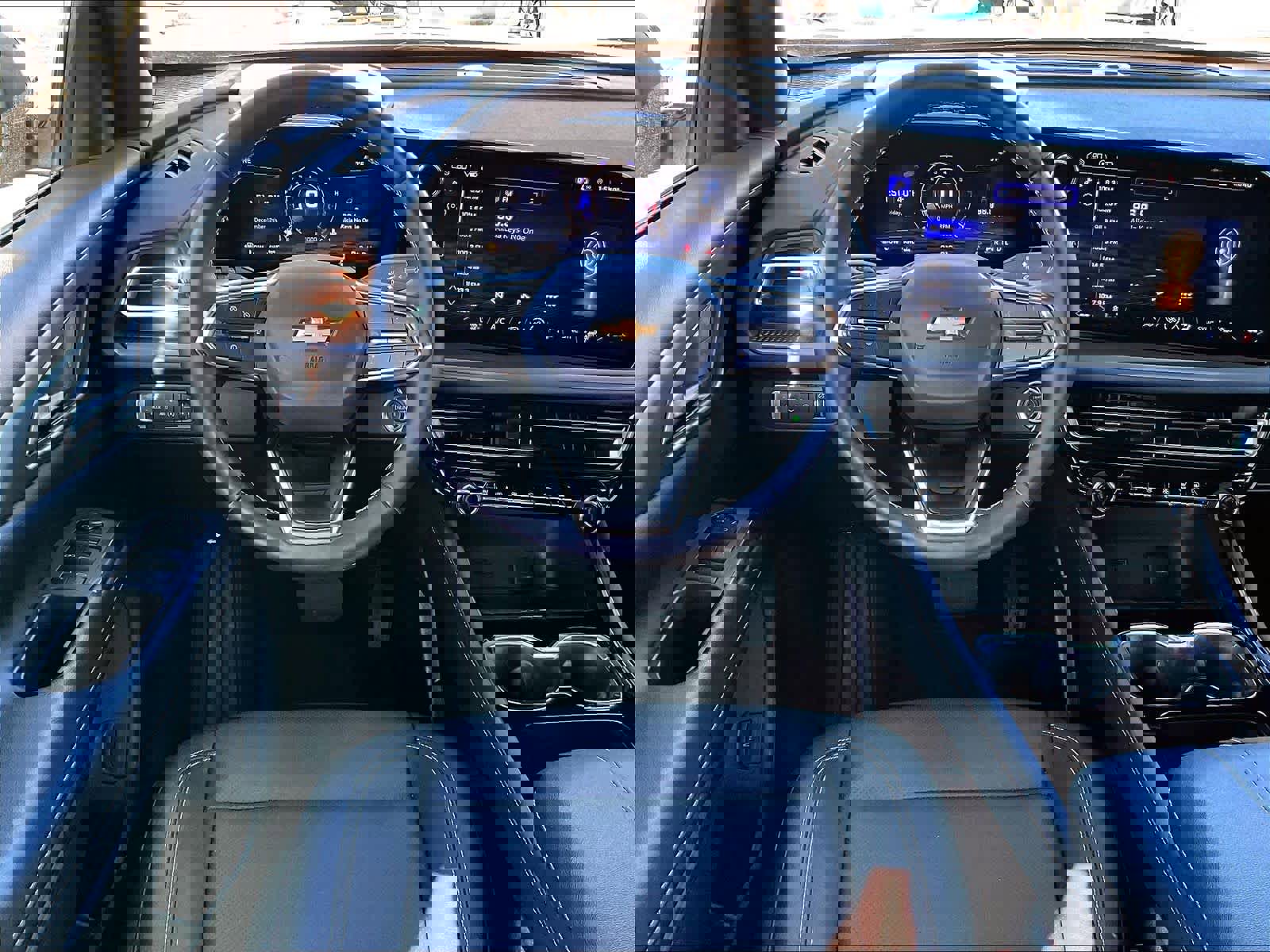 Used 2025 Chevrolet Traverse LT image 17