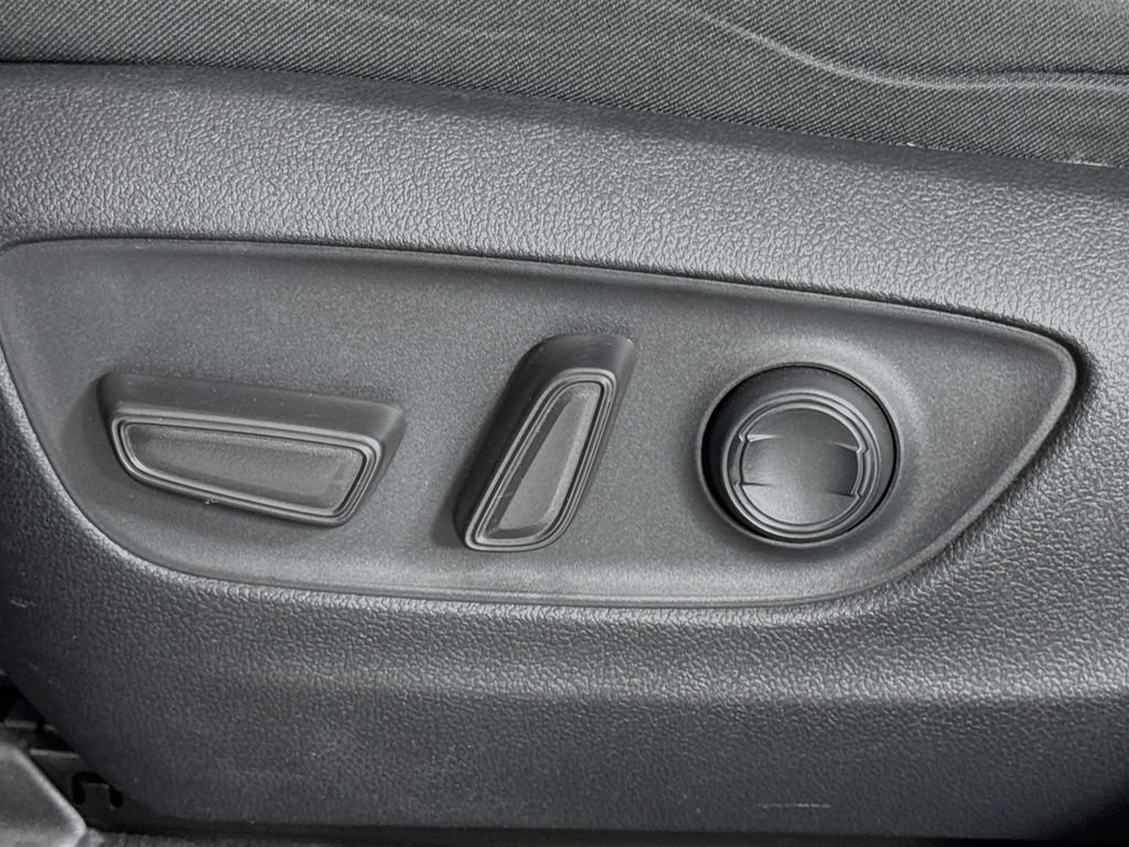 Used 2022 Toyota RAV4 XLE AWD/4WD image 15