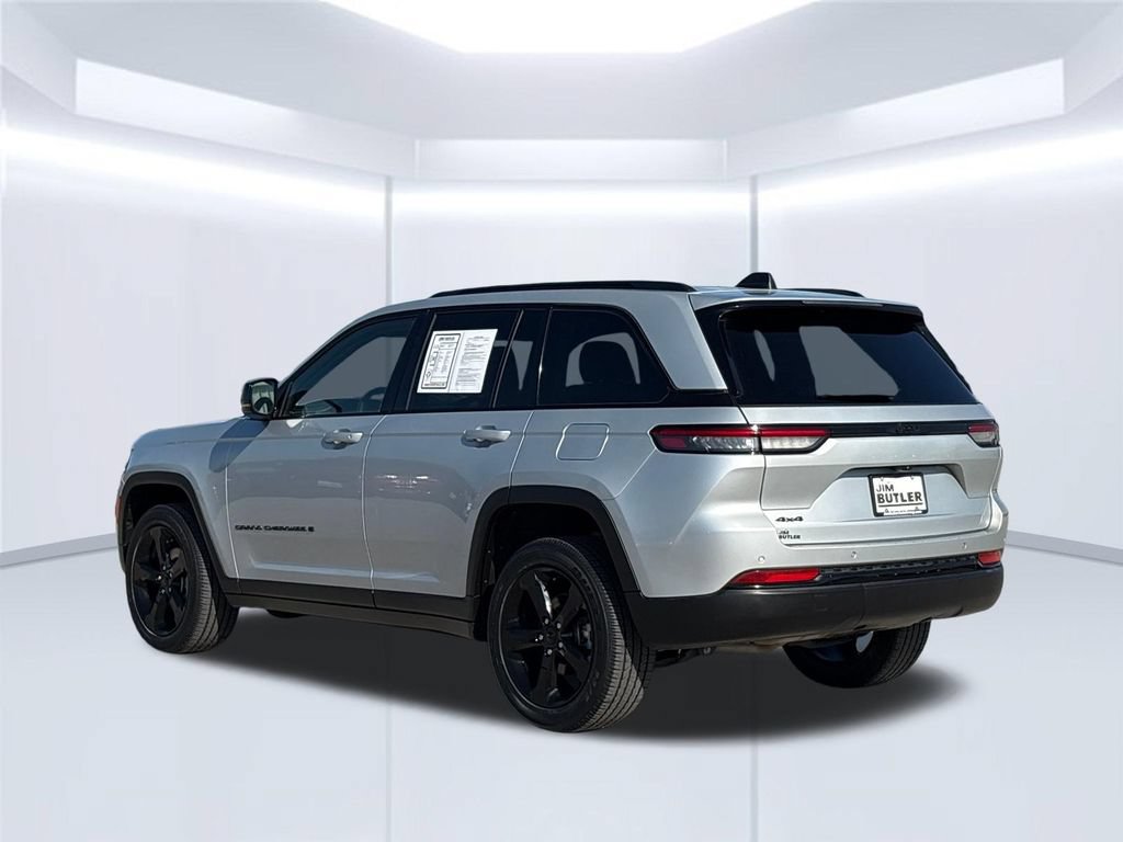 Used 2023 Jeep Grand Cherokee Altitude AWD/4WD image 5