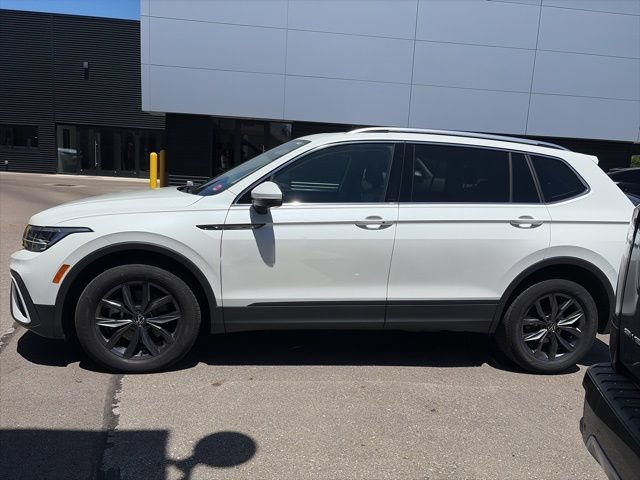 Certified 2023 Volkswagen Tiguan SE w/ Panoramic Sunroof Package AWD/4WD image 7