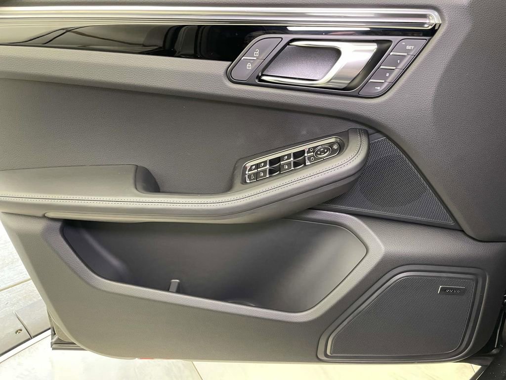 New 2026 Porsche Macan Turbo image 36