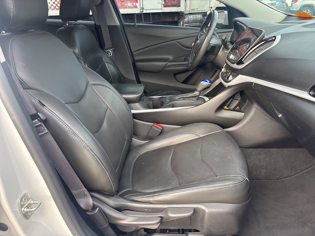Used 2017 Chevrolet Volt LT w/ Comfort Package image 31