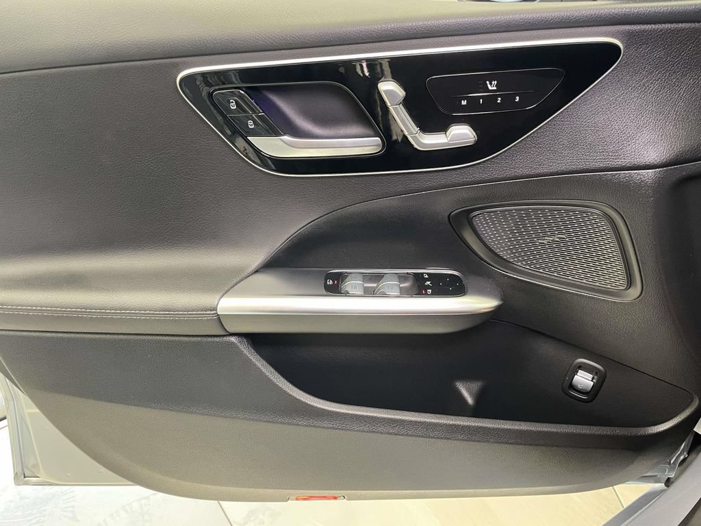 Used 2025 Mercedes-Benz C 300 4MATIC Sedan image 24