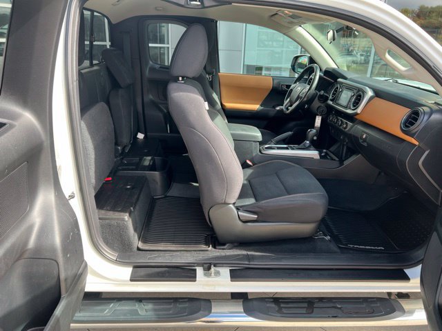 Used 2016 Toyota Tacoma SR5 AWD/4WD image 28