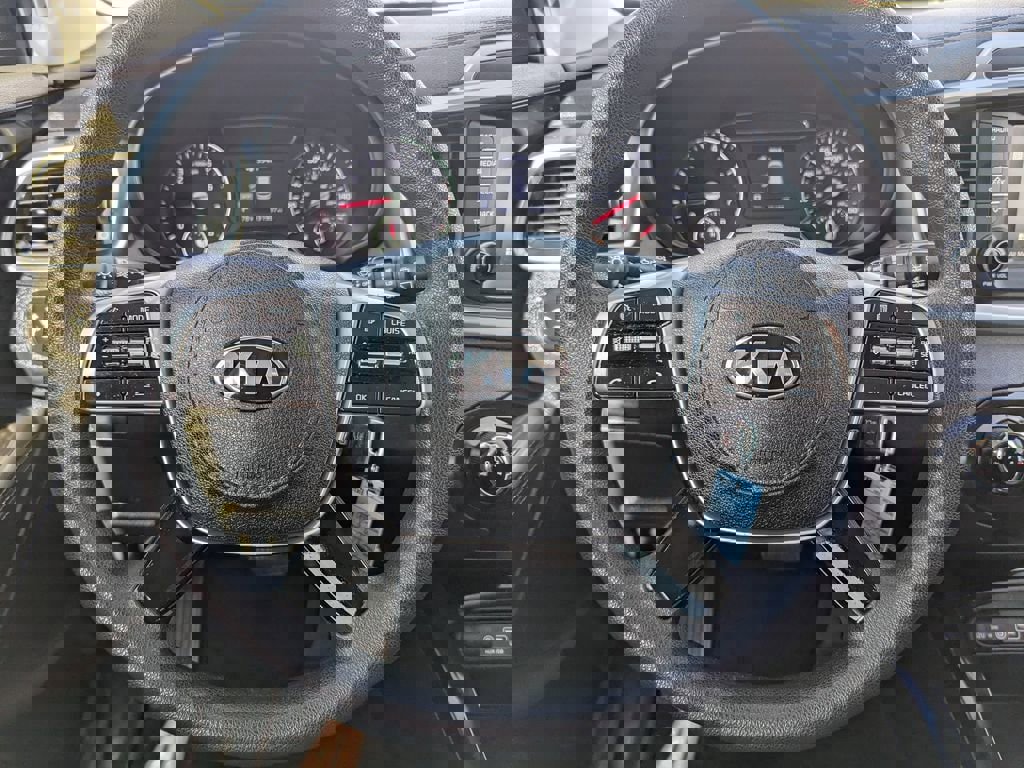 Used 2020 Kia Sorento LX image 11