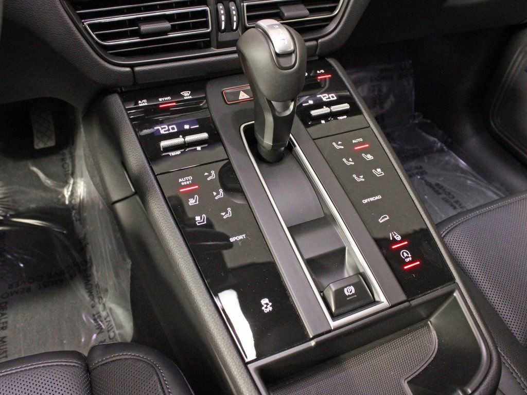 Certified 2025 Porsche Macan image 28