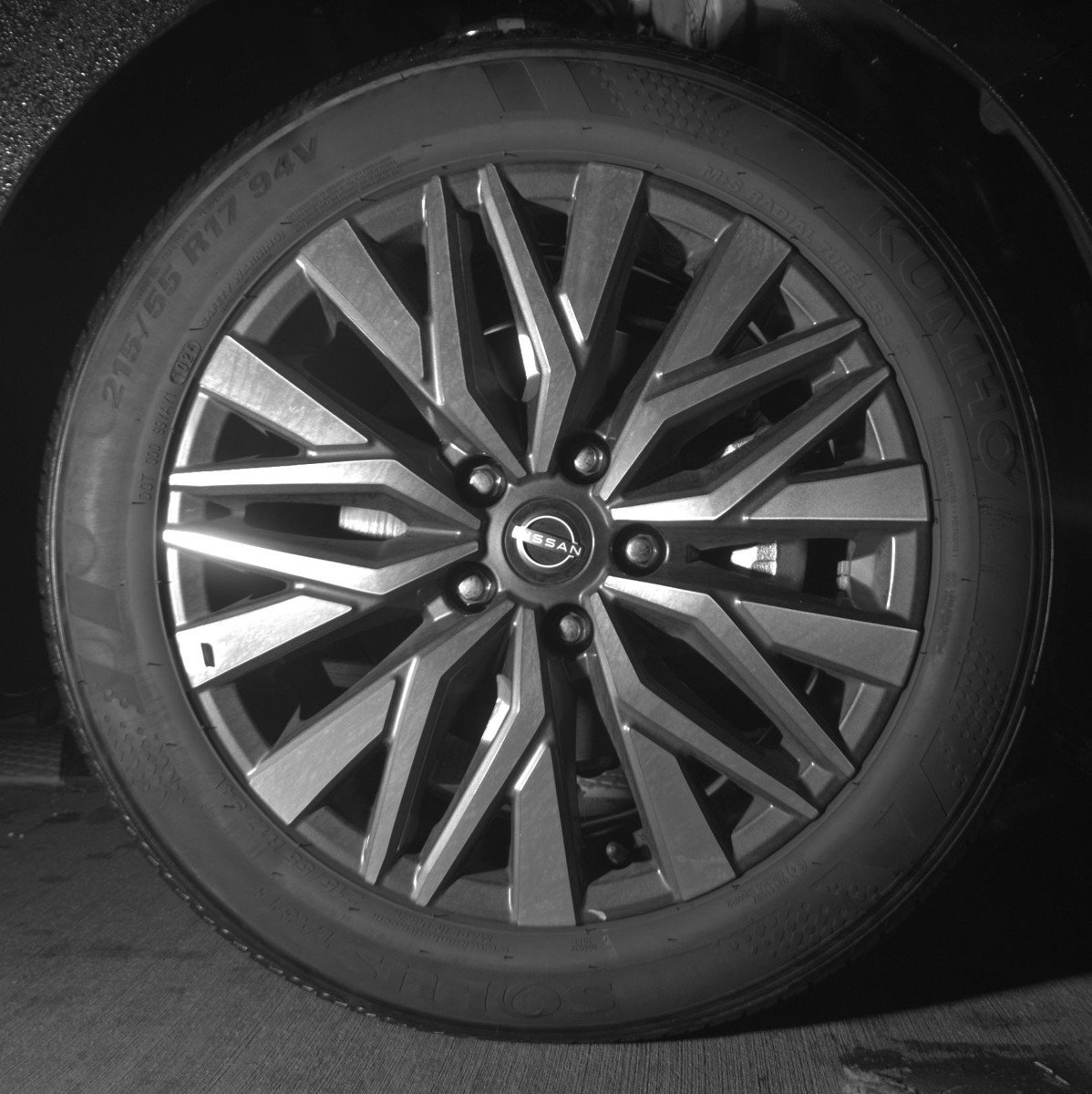 Used 2025 Nissan Altima 2.5 SV FWD image 13