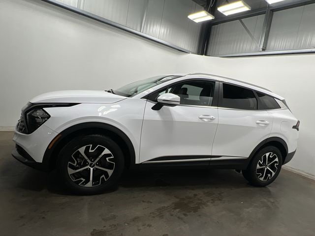 Used 2023 Kia Sportage EX image 2