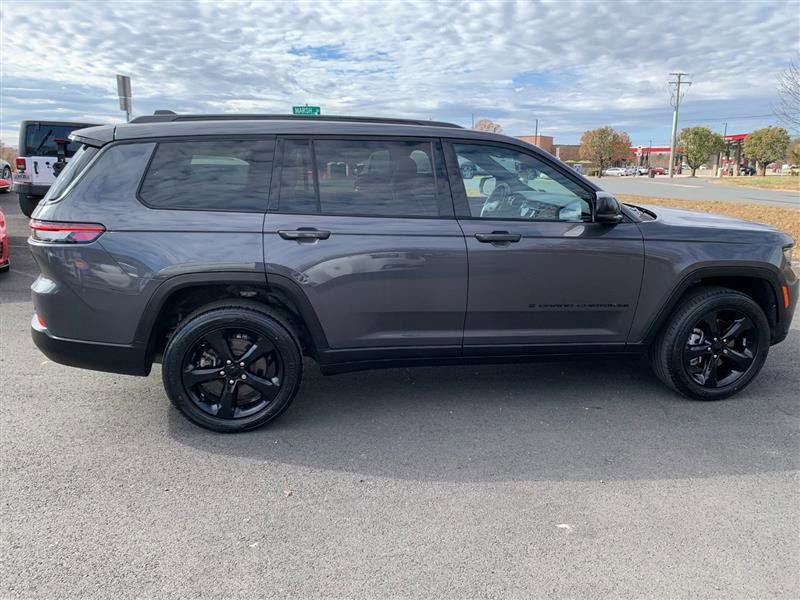 Used 2023 Jeep Grand Cherokee L Laredo image 3