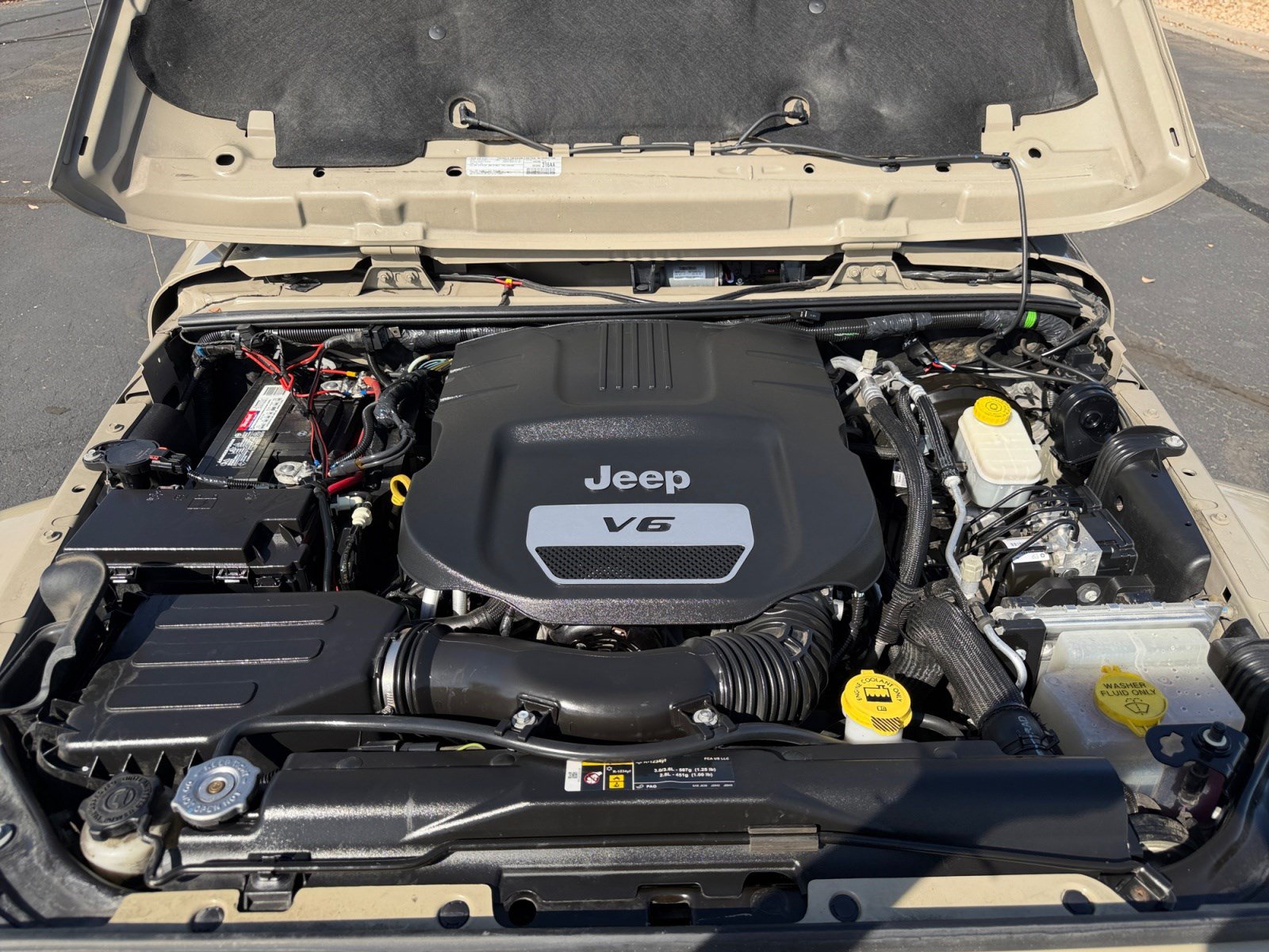 Used 2018 Jeep Wrangler Unlimited Sahara w/ Connectivity Group AWD/4WD image 20