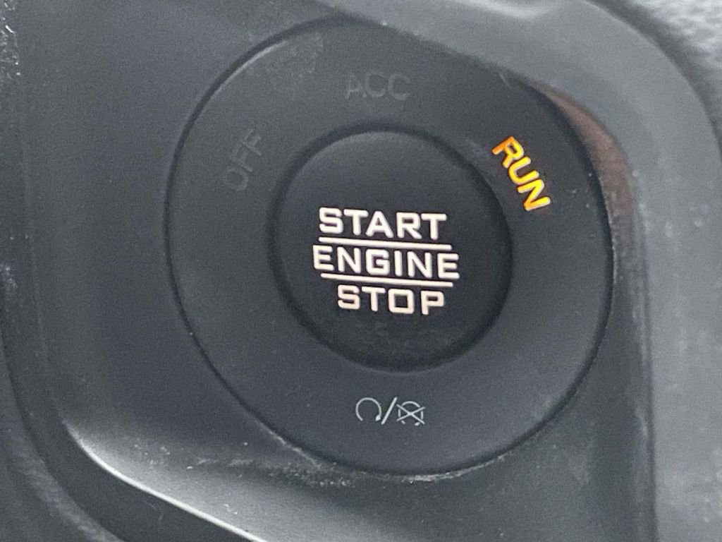 Used 2025 Jeep Gladiator Sport image 33