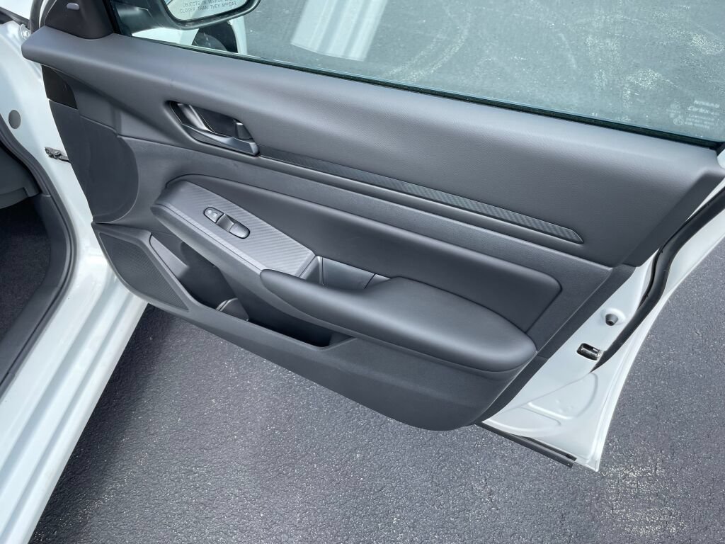 Used 2024 Nissan Altima 2.5 S FWD image 22