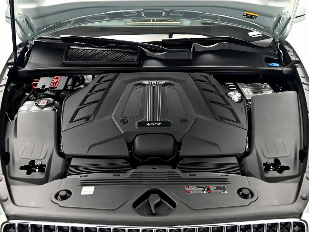 Used 2025 Bentley Bentayga Extended Wheelbase AWD/4WD image 38