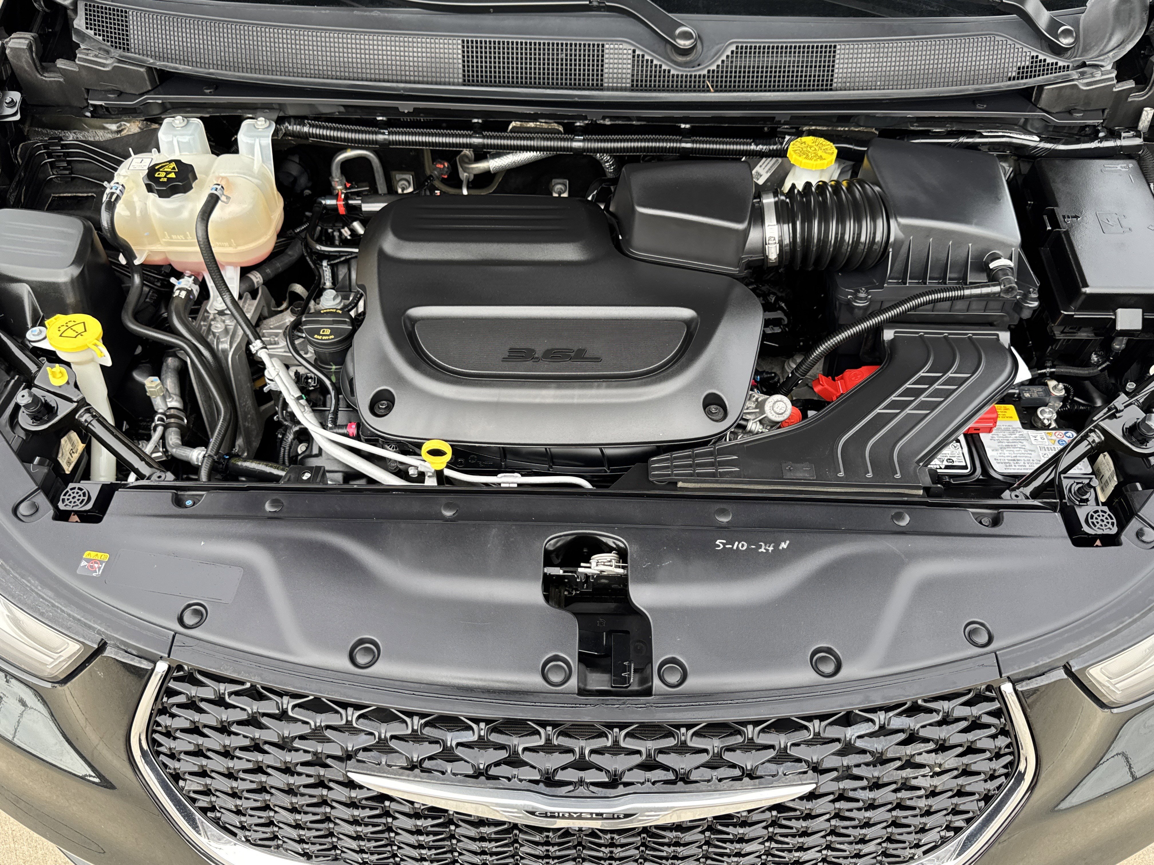 Used 2023 Chrysler Pacifica Touring-L image 40