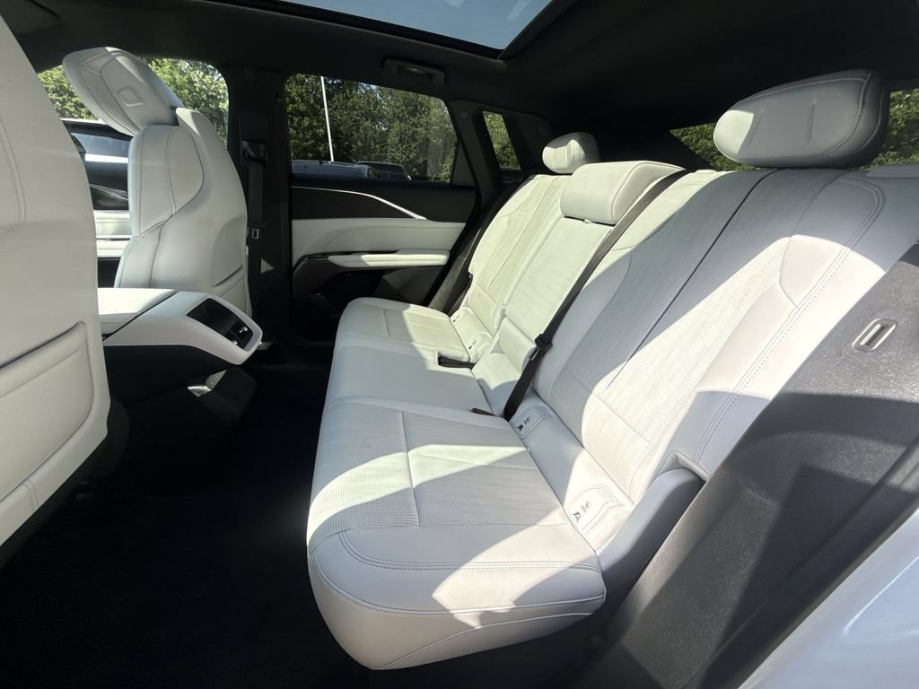 Used 2024 Cadillac Lyriq Luxury AWD/4WD image 25