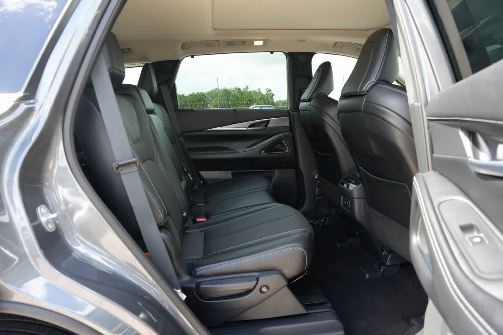 Certified 2026 INFINITI QX60 Luxe w/ Cargo Package AWD/4WD image 21