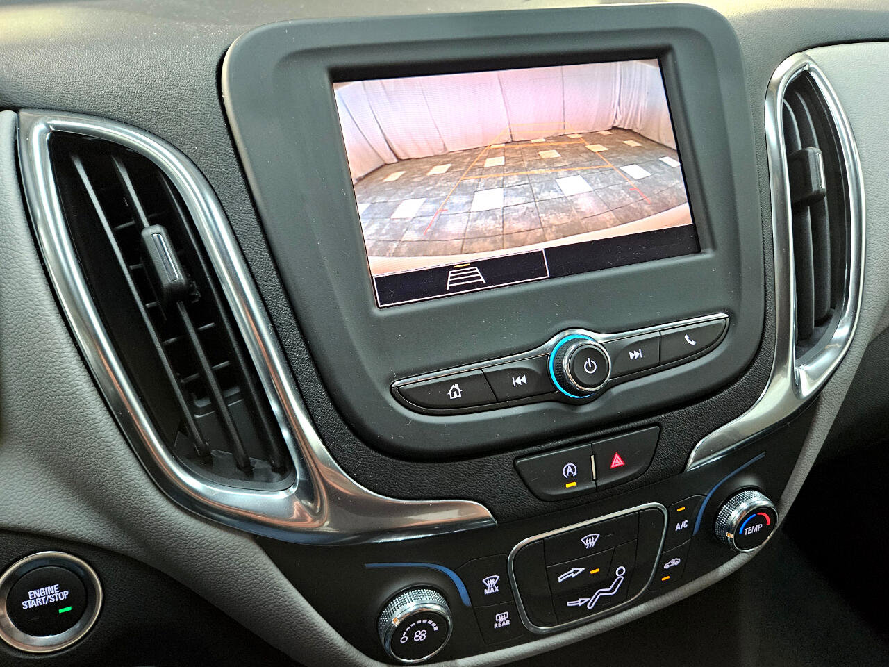 Used 2024 Chevrolet Equinox LS w/ LS Convenience Package image 20