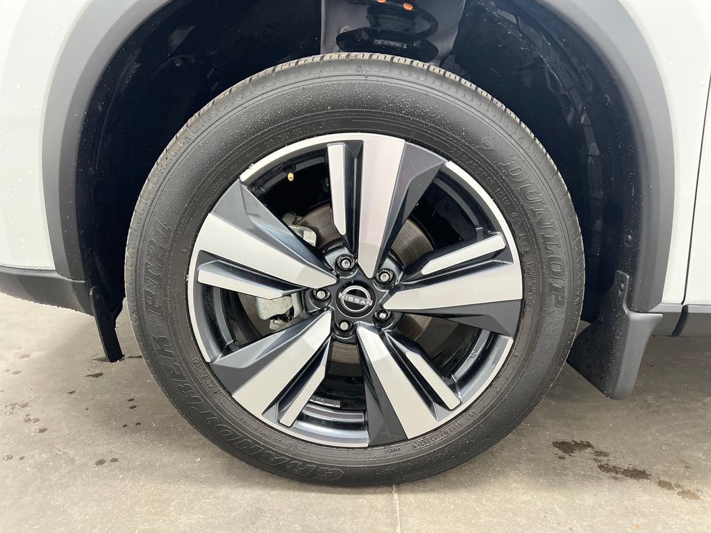 Used 2025 Nissan Rogue SL w/ SL Premium Package FWD image 30