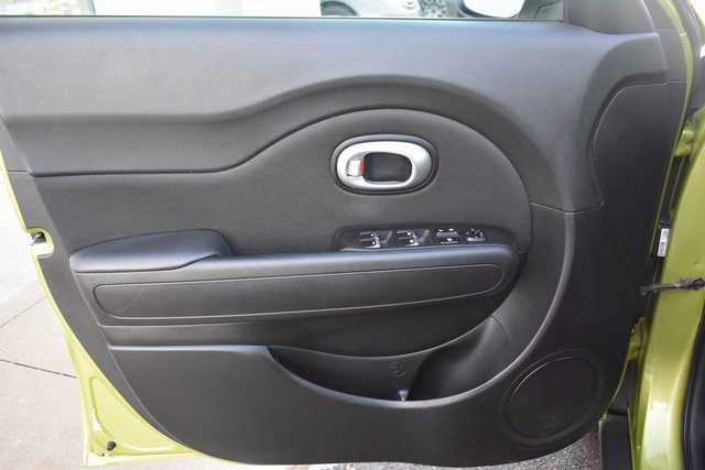 Used 2017 Kia Soul + image 14