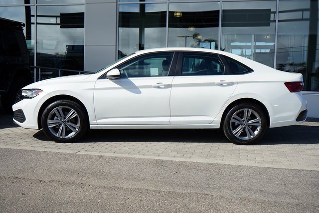 Used 2023 Volkswagen Jetta SE image 4