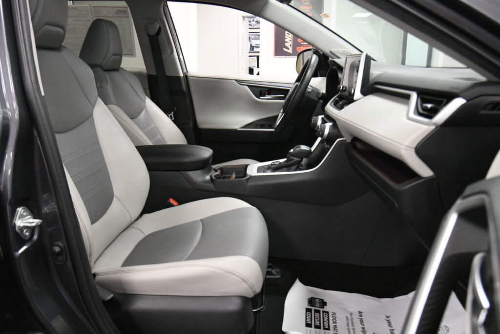 Used 2021 Toyota RAV4 Limited AWD/4WD image 29