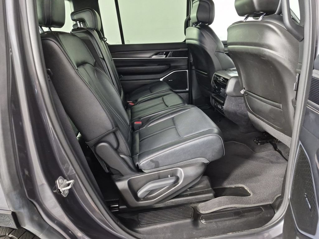 Used 2024 Jeep Wagoneer Series II w/ Flexible Seating Group RWD image 35