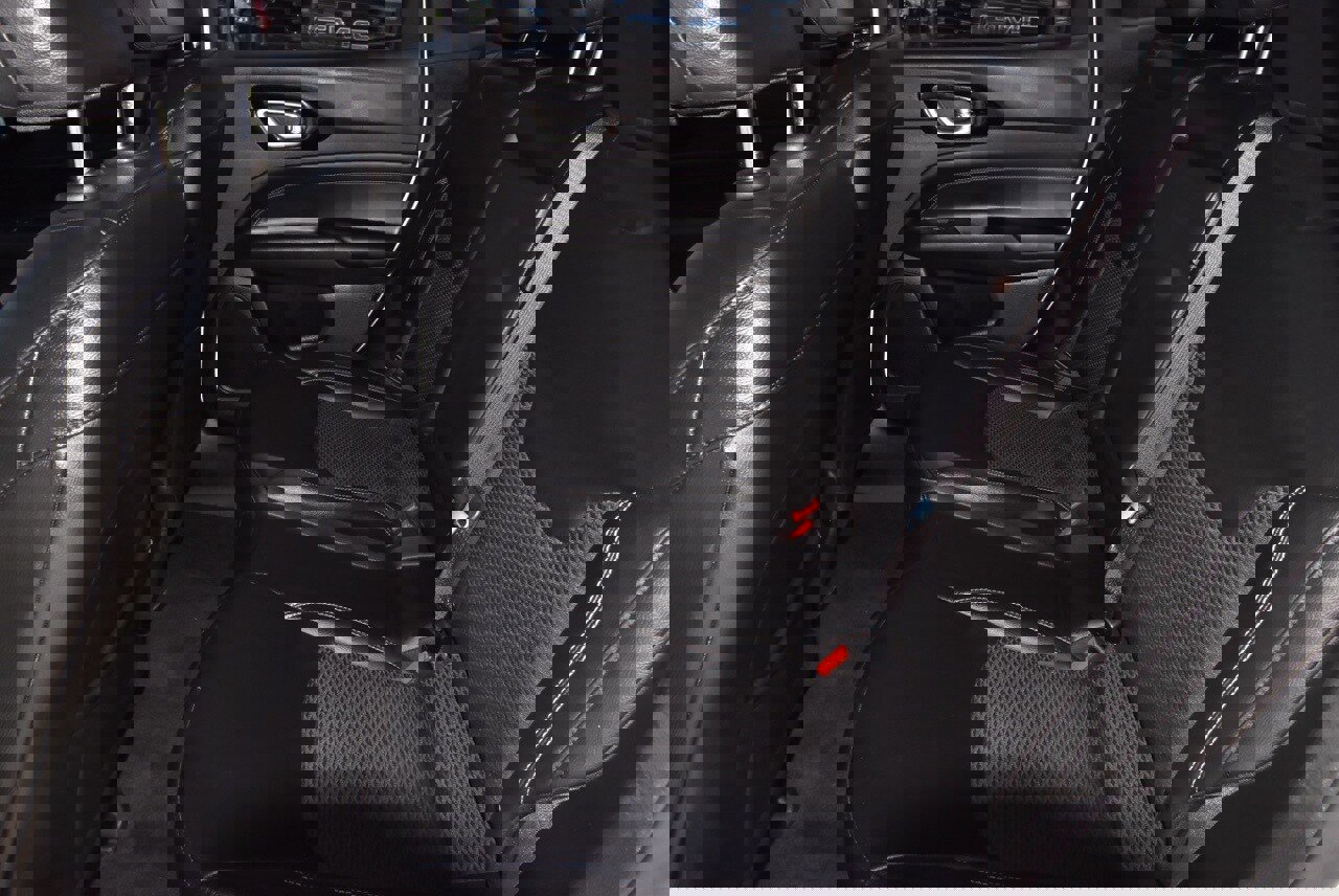 Used 2024 Jeep Compass Latitude w/ Altitude Special Edition image 14