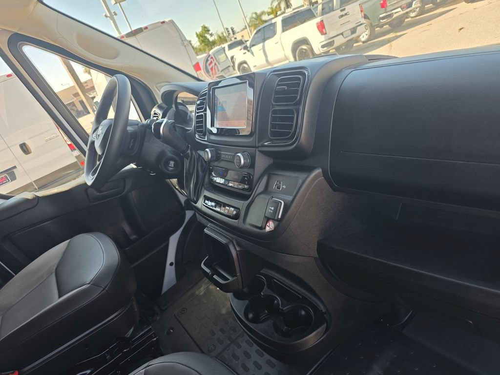Used 2025 RAM ProMaster 2500 w/ Convenience Group FWD image 17