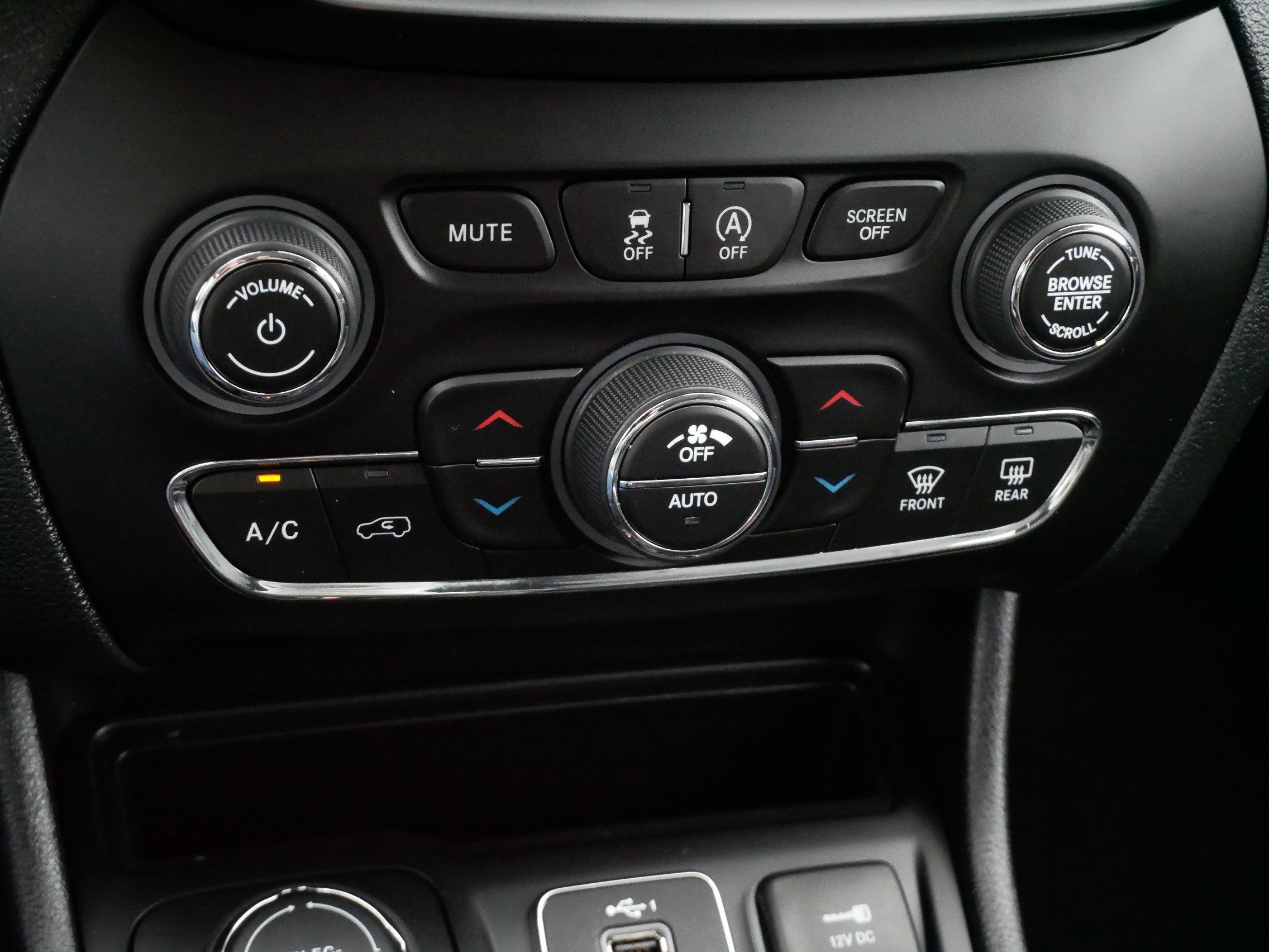 Used 2022 Jeep Cherokee Limited image 23