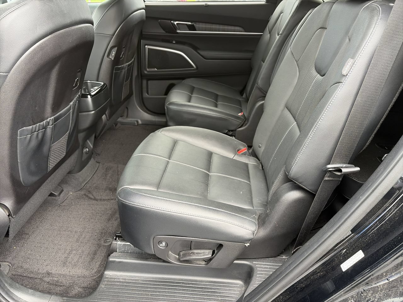 Used 2024 Kia Telluride EX w/ EX Captain's Chair Package FWD image 21