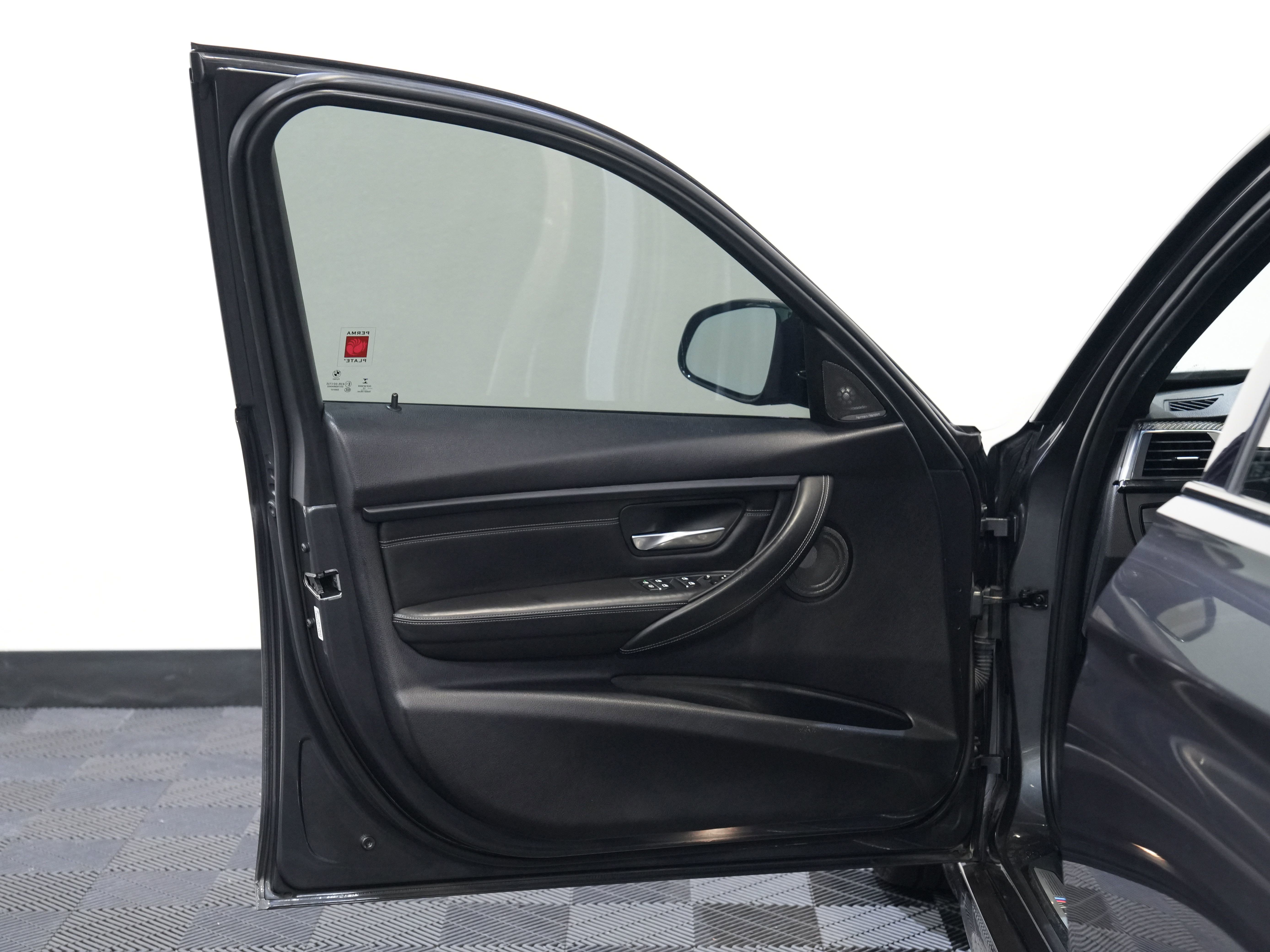 Used 2016 BMW M3 image 22