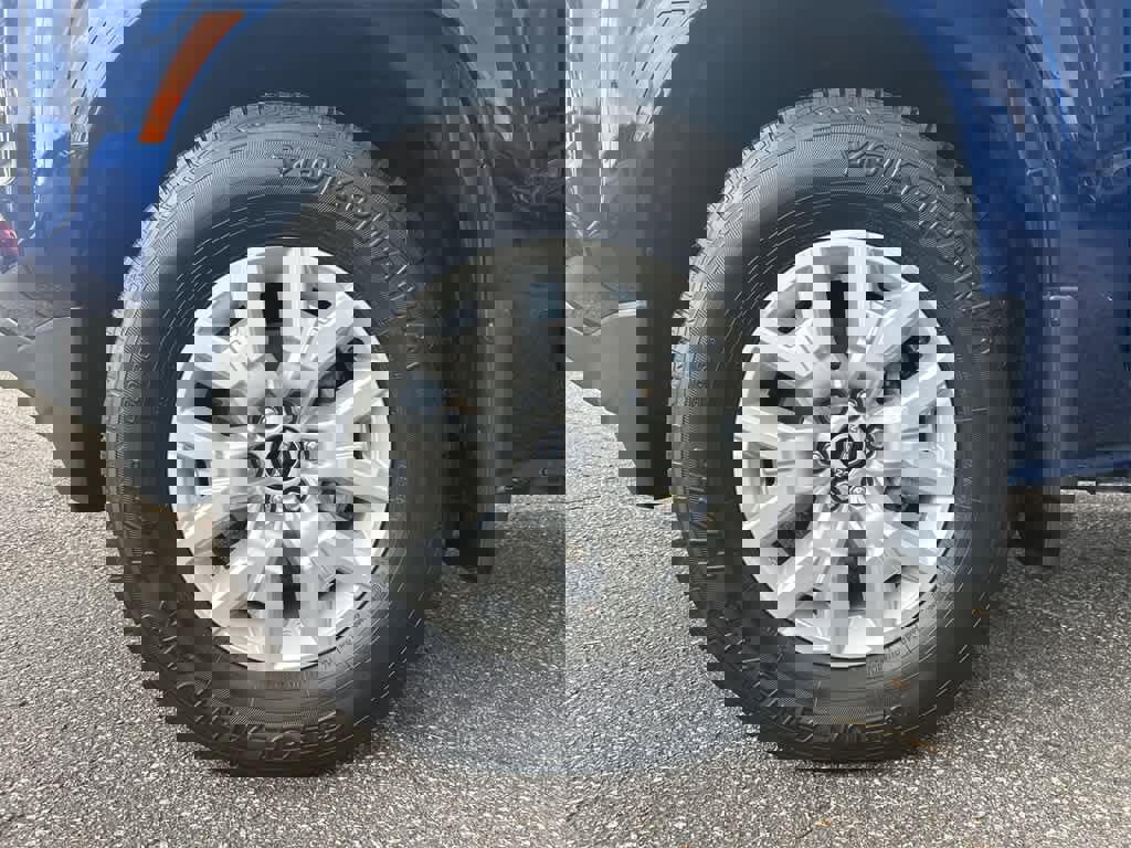 Used 2022 Nissan Frontier SV w/ Technology Package image 9