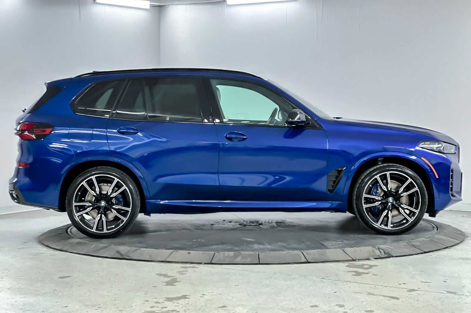 New 2026 BMW X5 M60i image 8
