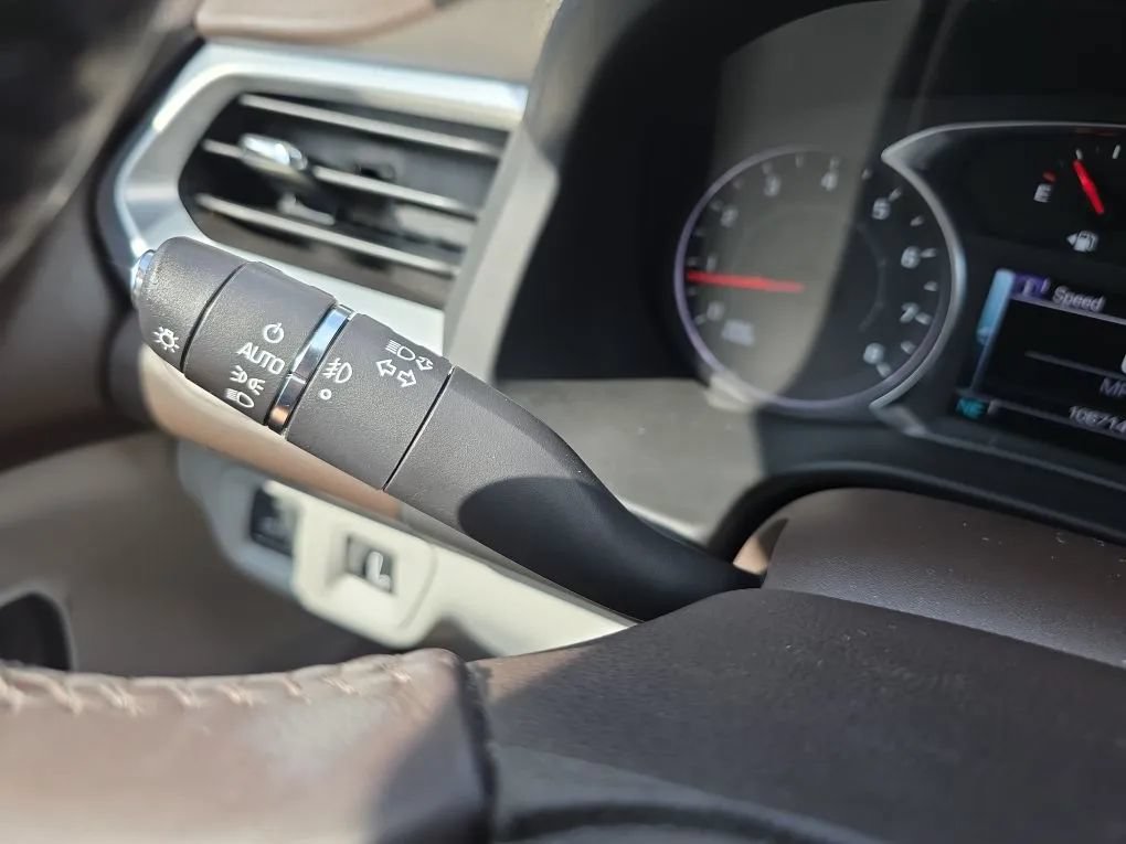 Used 2017 GMC Acadia SLT w/ LPO, Floor Liner Package FWD image 22