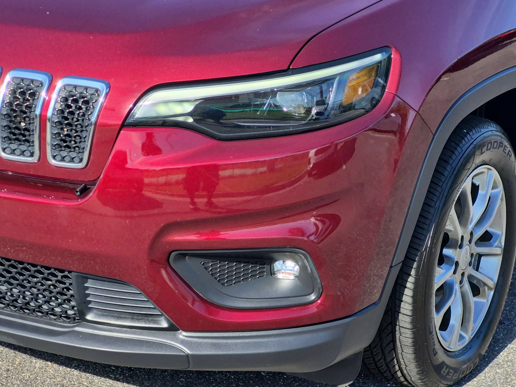Used 2019 Jeep Cherokee Latitude Plus w/ Comfort/Convenience Group FWD image 9