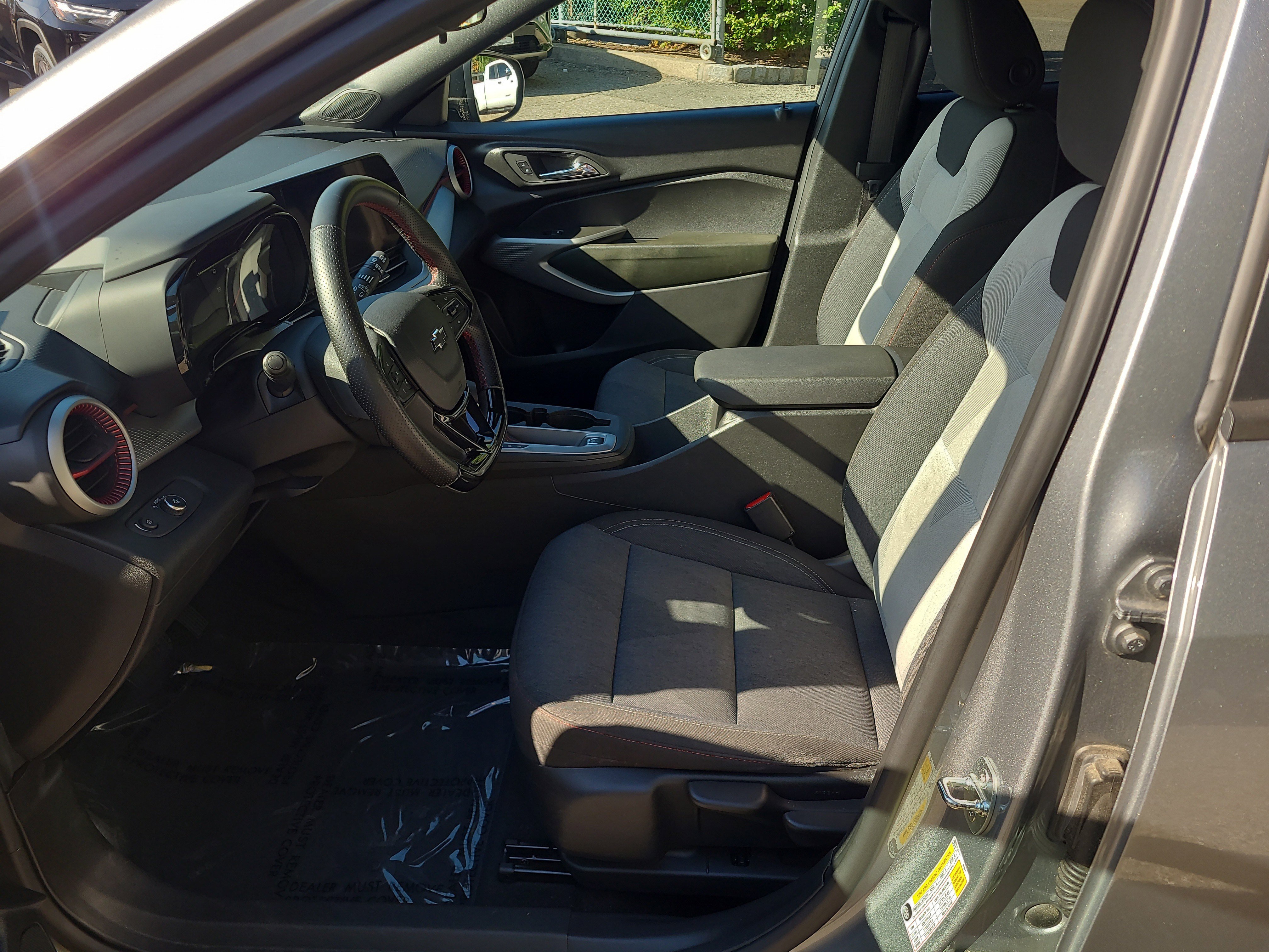 Used 2024 Chevrolet Trax RS image 17