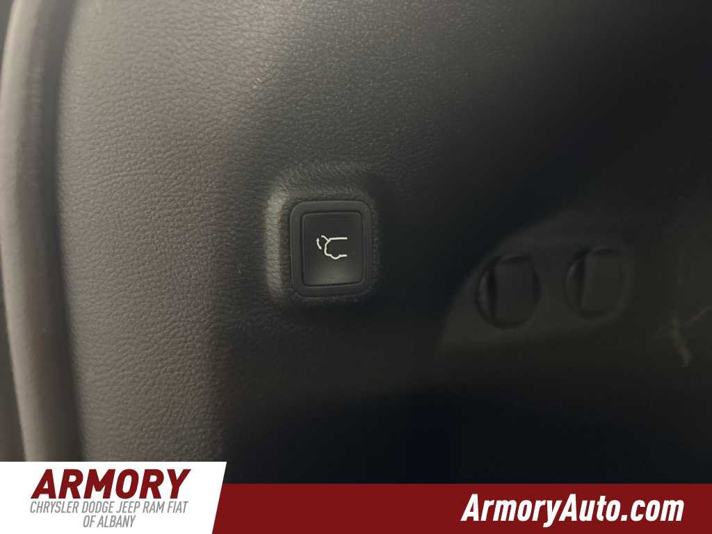 Used 2023 Jeep Cherokee Altitude Lux image 28