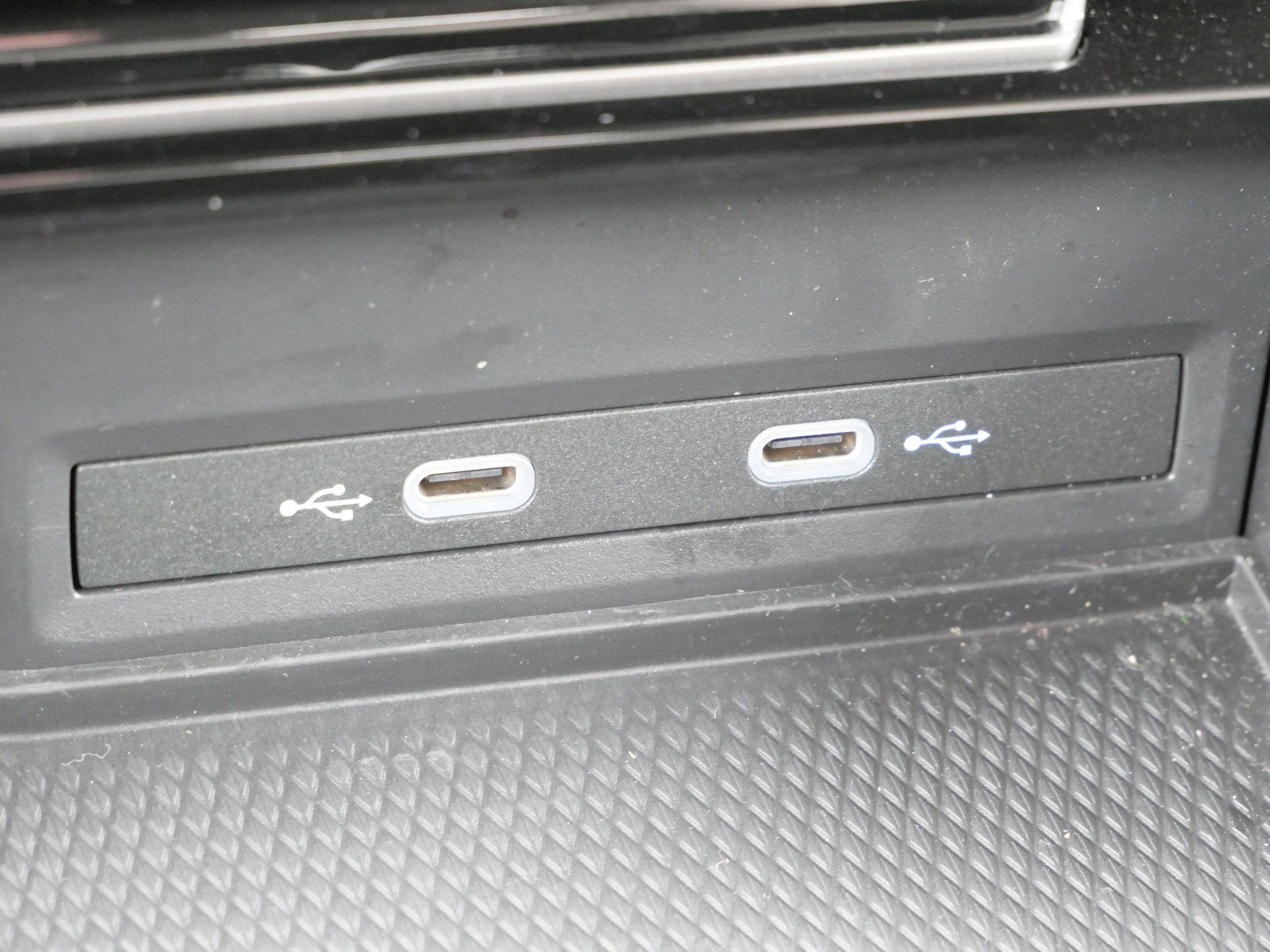 Certified 2025 Volkswagen Atlas SE image 27